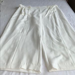 Playful elegant and delicate pant